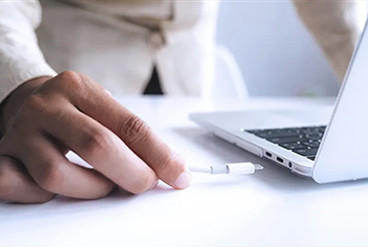 mais recente caso da empresa sobre Dispositivos móveis de USB-C que carregam a solução do ponto de entrada